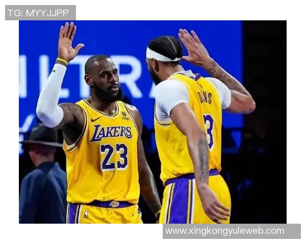 詹姆斯助力八村频频攻筐展现默契配合引发球迷热议
